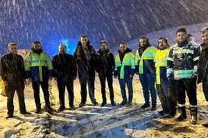 إنقاذ أعداد كبيرة من السياح طوقتهم الثلوج في إقليم كوردستان (صور)