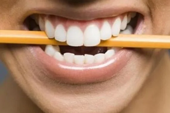 علماء يكشفون سوار هزاز يوقف صرير الأسنان أثناء النوم