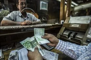 وكالة فيتش الاقتصادية تشكك بالتدفقات النقدية في مصر وترفض تغيير تصنيفها الائتماني