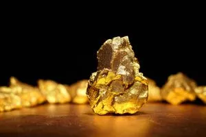 الذهب يحلق لمستوى غير مسبوق بعد تمسك المركزي الأمريكي بمساره للفائدة