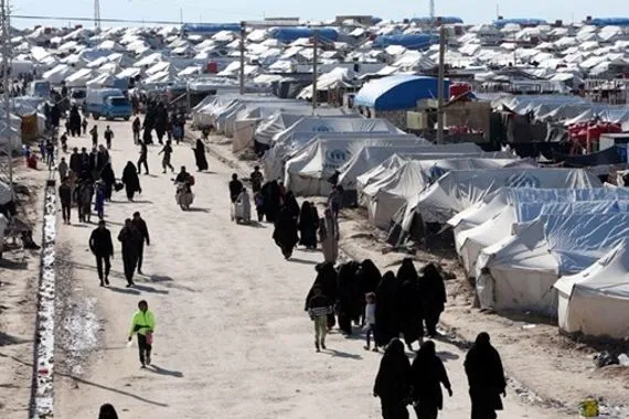 انفلات الوضع في مخيم الهول اثر مشاجرات بين عناصر داعش الارهابي