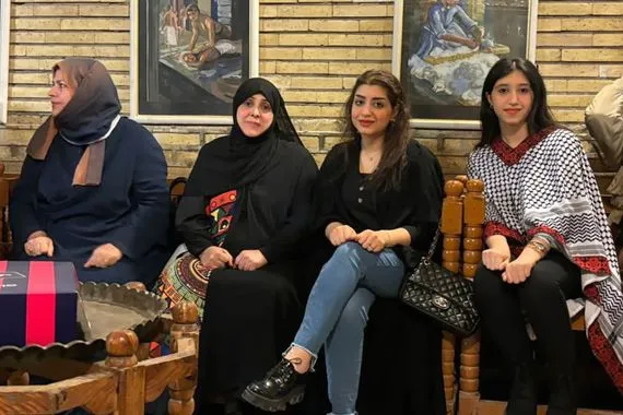 المحيبس يضيع في قبضة النساء.. السيدات يقتحمن اللعبة الرمضانية الأكثر شعبية في العراق