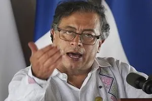 رئيس كولومبيا يتوعد المحتل الصهيوني بقطع العلاقات