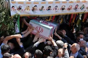 تشييع مستشار بالحرس الثوري الإيراني في دمشق