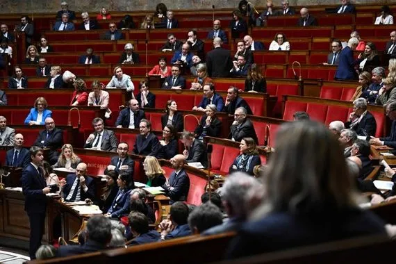 بعد 63 عاما.. البرلمان الفرنسي يندد بقمع الجزائريين