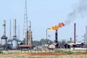 وزارة النفط تتخذ خطوات لزيادة انتاجية المصافي واستثمار الغاز