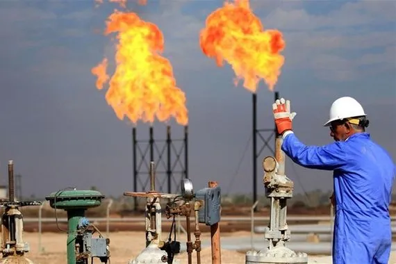 إعلان مبهم ورقمان غريبان من النفط.. كيف انخفض حرق الغاز 26% فجأة؟