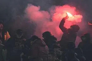 اشتباكات بين مشجعي روما ولاتسيو قبل ديربي العاصمة الإيطالية
