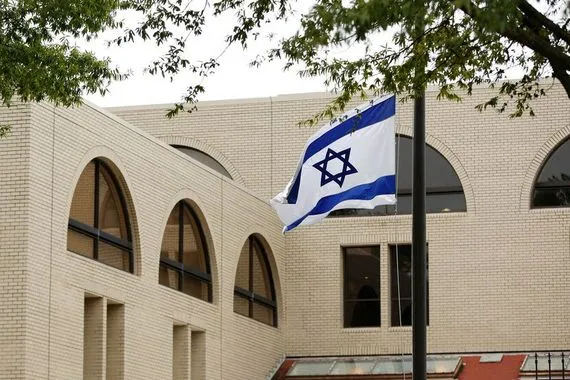 إيران تتوعد السفارات الإسرائيلية: لم تعد آمنة