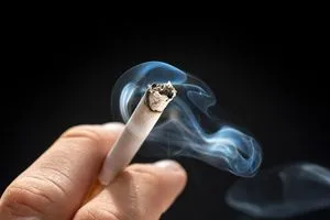 أدلة جديدة تربط بين التدخين واضطراب خطير في القلب