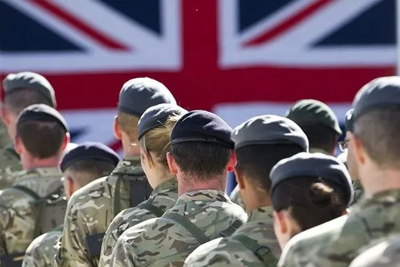 الديلي ميل تعترف بوجود حرب بين الغرب والشرق وضعف الجيش البريطاني