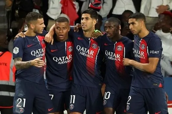 انريكي يؤكد ثقته بالنادي الباريسي على تجاوز برشلونة في دوري الابطال