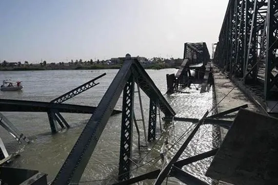 الأنبار تكشف اجتهاد محافظها السابق بتوقيع عقد جسر الفلوجة الحديدي