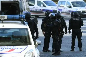 فرنسا تطرد إماماً جزائرياً حرض على الكراهية ضد اليهود
