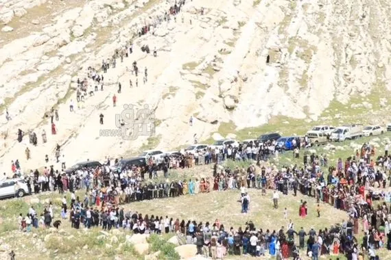شفق نيوز توثق مراسم طواف كرجال عند الإيزيديين في دهوك
