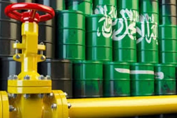 السعودية تخفض أسعار النفط الخام المباع لآسيا