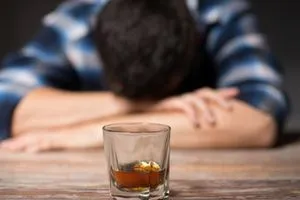 ما الذي يراه مدمن الكحول ؟