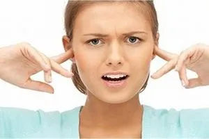 ما علاقة الضوضاء العالية بنقص السمع؟.. دراسة توضح