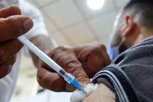 يحتاج رفعها 200% لقتل الوباء.. العراق "يوقف" لقاح كورونا بنسبة تطعيم الأقل عالميًا