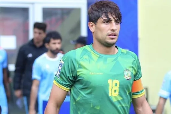 اللاعب طلب الرحيل وإدارة النادي رفضت.. أين وصلت أزمة "ميمي" مع الشرطة؟