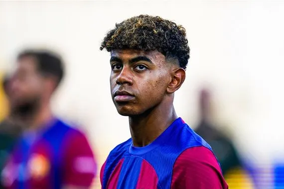 بعد المنشورات الأخيرة.. ما حقيقة تزوير عمر لاعب برشلونة لامين يامال؟ (صور)