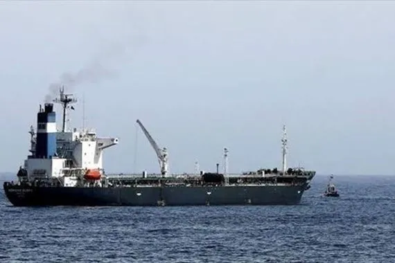 اليمن ... إصابة سفينة بصاروخ قبالة السواحل اليمنية