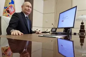 بعيداً عن مراكز الاقتراع.. بوتين يدلي بصوته في الانتخابات عبر الانترنت
