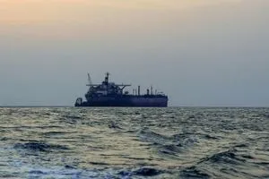 انفجار يستهدف سفينة قبالة السواحل اليمنية