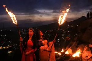 "نوروز" حلّت والكرد يحضّرون المشاعل.. احتفالات ونيران ستملًا الجبال بعد الإفطار
