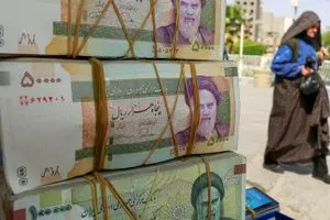 توقعات بتخطيه "المليون" قياساً بالدولار.. الريال الإيراني يتداعى أمام تصاعد التوتر مع اسرائيل