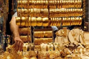 الذهب يتراجع مع انحسار مخاوف تصاعد الصراع في الشرق الأوسط