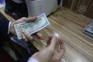 انخفاض أسعار  الدولار في بغداد واربيل مع الإغلاق