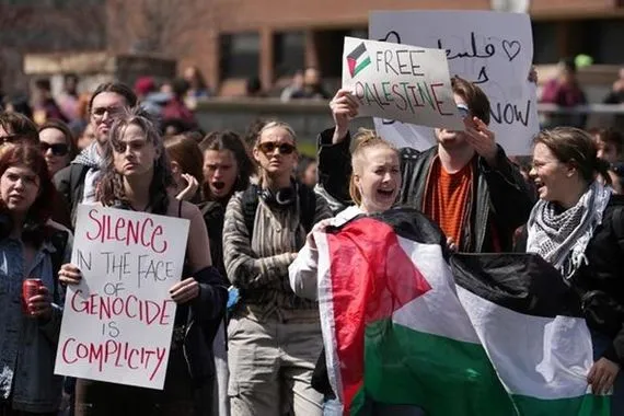 تصاعد التظاهرات الاحتجاجية في الجامعات الامريكية واشتباكات مع الشرطة