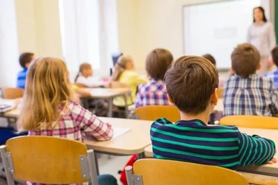 سي جورنال: إدارة بايدن تجبر المدارس على غرس الانحراف الجنسي للطلبة