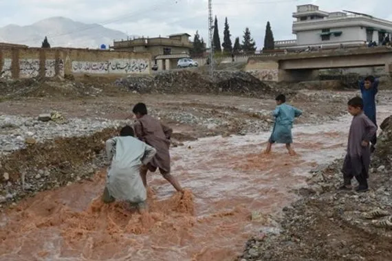 خلال شهر.. مصرع 140 شخصاً جراء الأمطار في باكستان