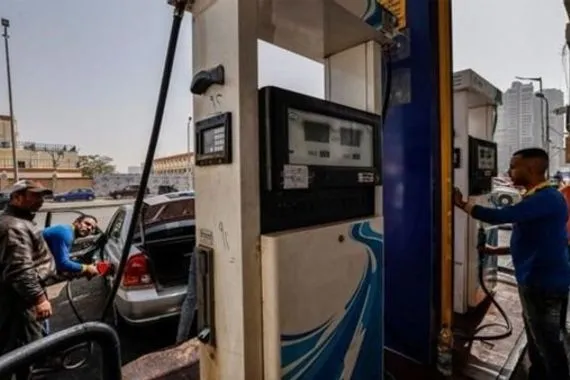اقتصادي : قرار رفع سعر البنزين مفاجئ وغير مدروس