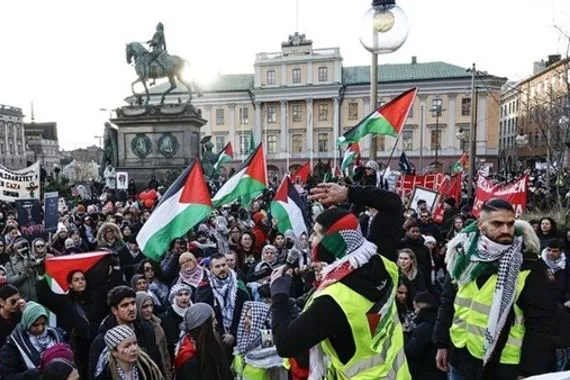 آلاف المتظاهرين في السويد يحتجون على مشاركة الكيان الصهيوني في مسابقة يوروفيجن