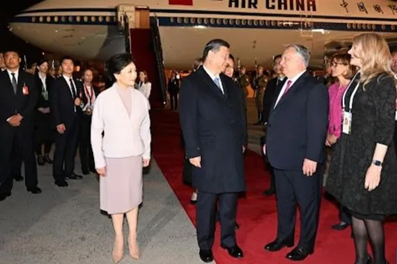 الرئيس الصيني يصل بودابست في زيارة لتطوير العلاقات الثنائية