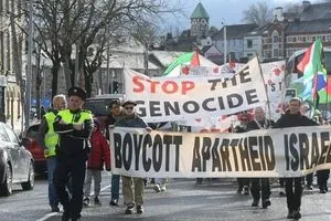 تجمع حاشد كبير في شوارع ايرلندا دعما للشعب الفلسطيني