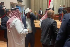 بالفيديو.. عراك بالأيدي داخل "البرلمان العراقي" وإصابة نواب