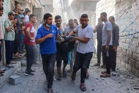 عشرة  شهداء في قصف صهيوني لتجمع نازحين وسط غزة