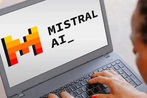 ميسترال تتيح للعملاء ضبط نماذج الذكاء الاصطناعي