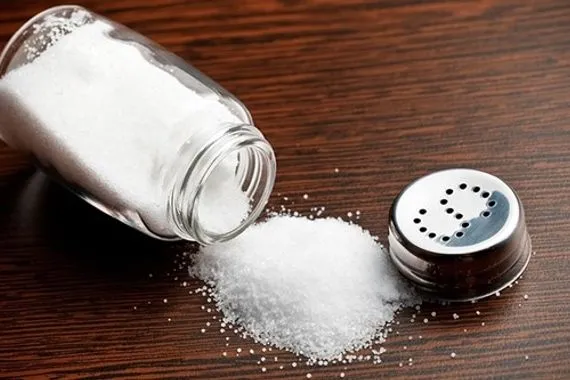 تعرف على المقدار الصحي لتناول الملح أثناء وجبات العيد