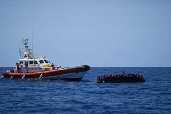 بينهم عراقيون.. غرق عشرات المهاجرين بعد تحطم سفينتين قبالة إيطاليا