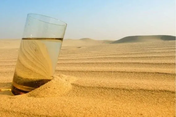 علماء يبتكرون مادة تستخلص الماء من هواء الصحراء