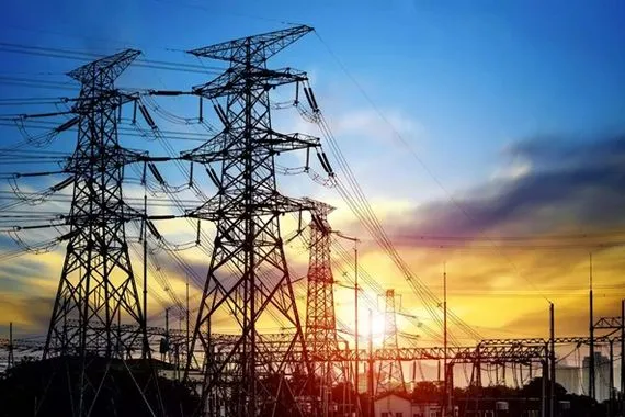 اقتصادي: زيادة الطلب على الكهرباء يدفعنا للبحث عن حلول عاجلة لتوليد الطاقة