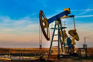 أسعار النفط تسجل ارتفاعا بالتزامن  مع انكماش مخزونات الخام الامريكي