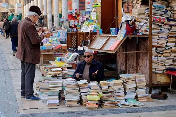 كتاب موتى في عالم افتراضي.. أدباء وشعراء للبيع من يشتري؟