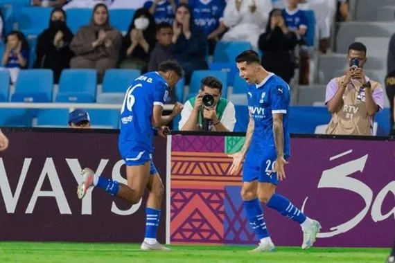 محلل فني يدعو الشرطة الى نسيان مباراة الهلال السعودي