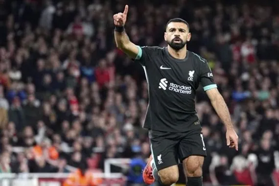 الهداف التاريخي للدوري الإنجليزي يكيل المديح لصلاح